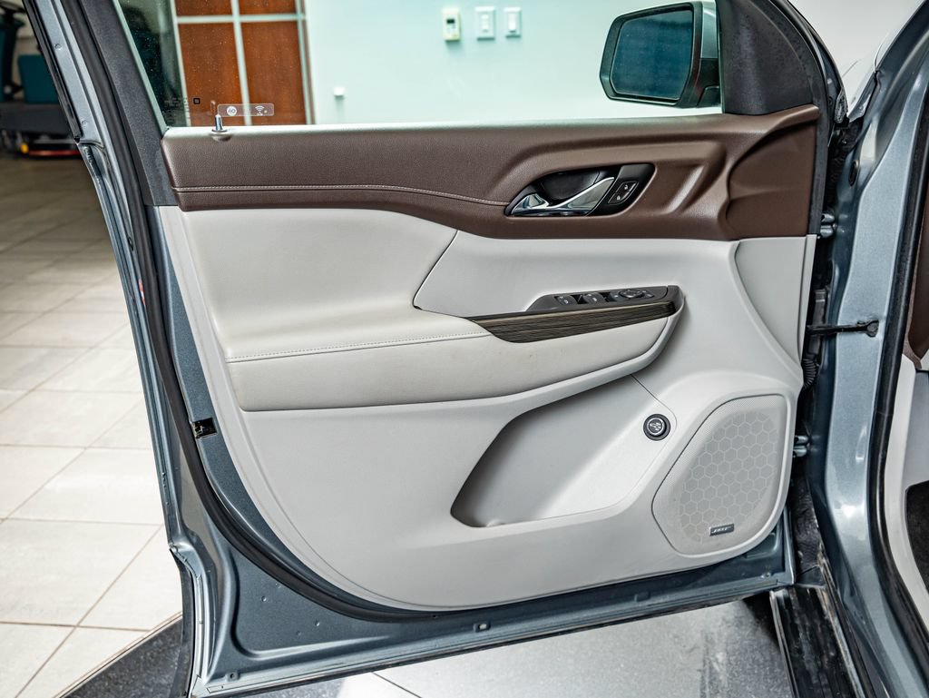 Used 2020 GMC Acadia SLT FWD image 18