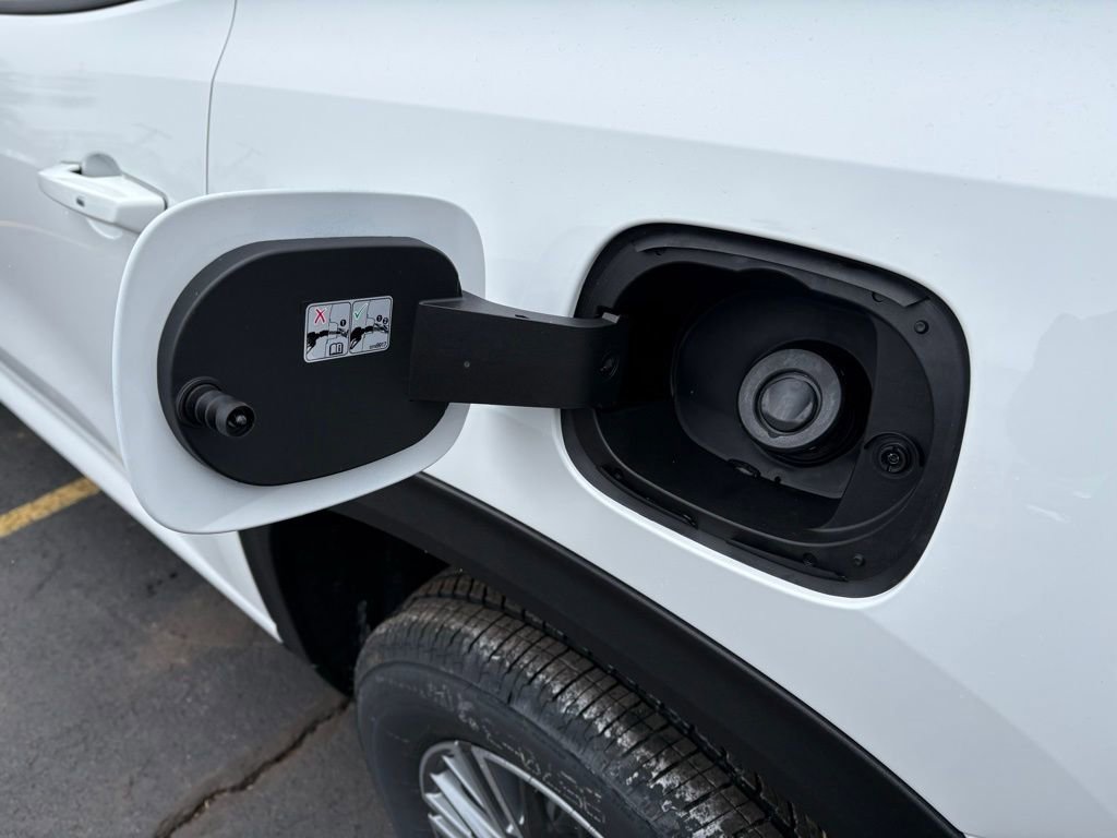 New 2026 Chevrolet Traverse LT w/ LPO, Floor Liner Package image 16