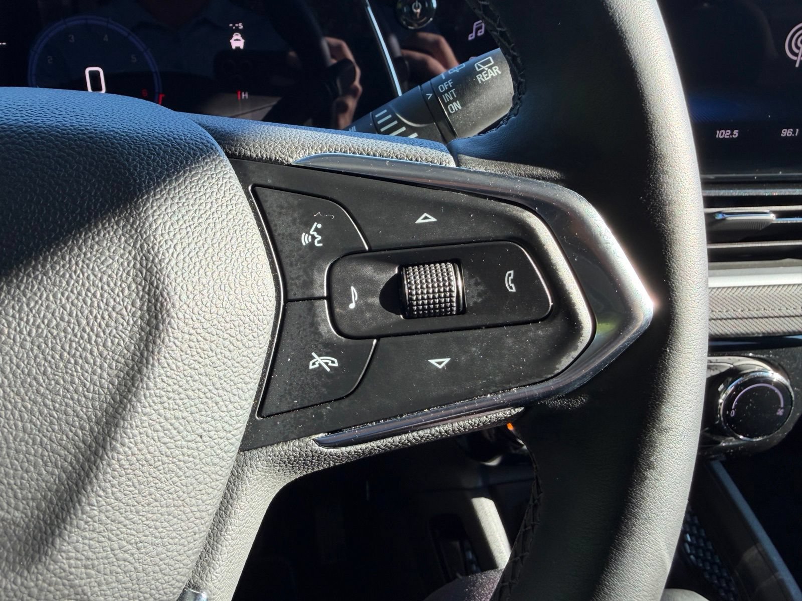 Used 2024 Chevrolet TrailBlazer LT w/ LT Cold Weather Package FWD image 15