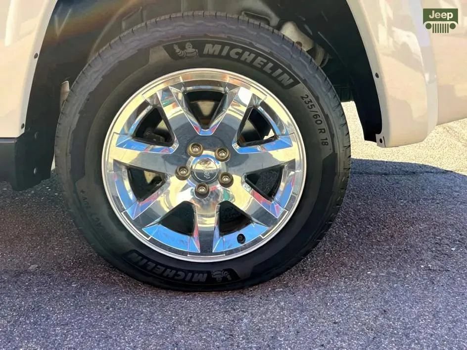 Used 2010 Jeep Liberty Limited w/ Tire & Wheel Group AWD/4WD image 22