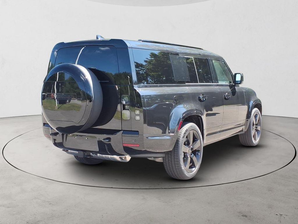 New 2026 Land Rover Defender 130 X-Dynamic SE AWD/4WD image 5