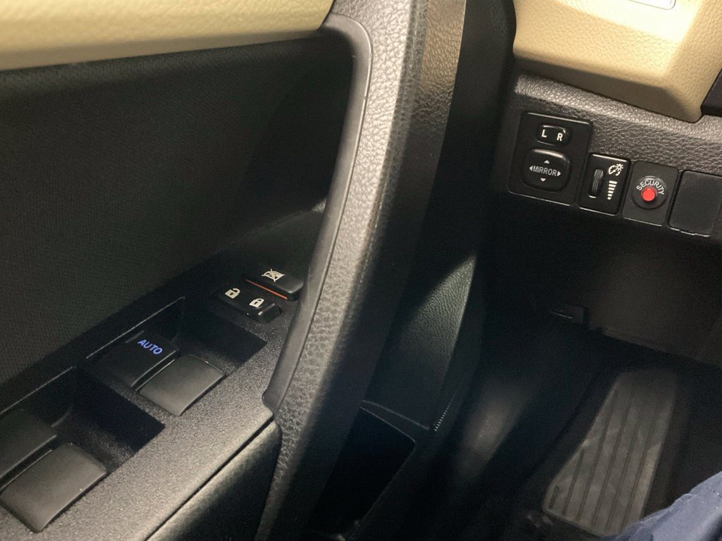 Used 2016 Toyota Corolla LE FWD image 19