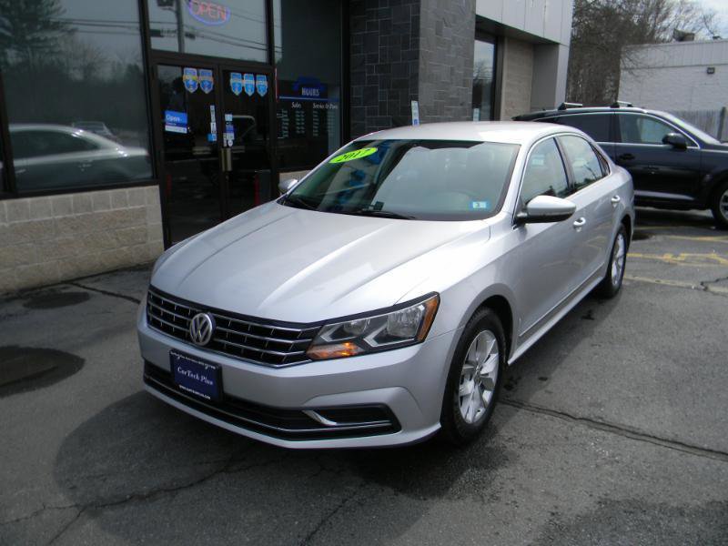 Used 2017 Volkswagen Passat 1.8T S image 4