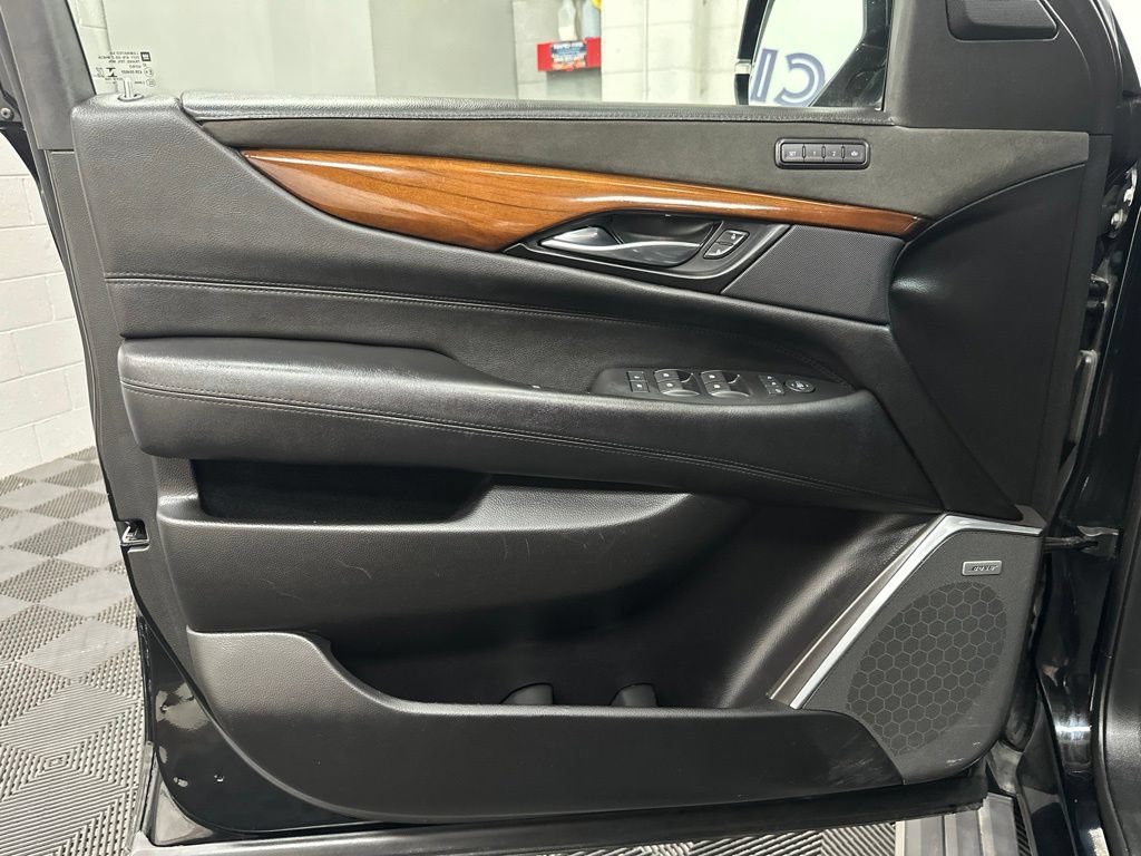 Used 2019 Cadillac Escalade ESV Premium Luxury AWD/4WD image 16