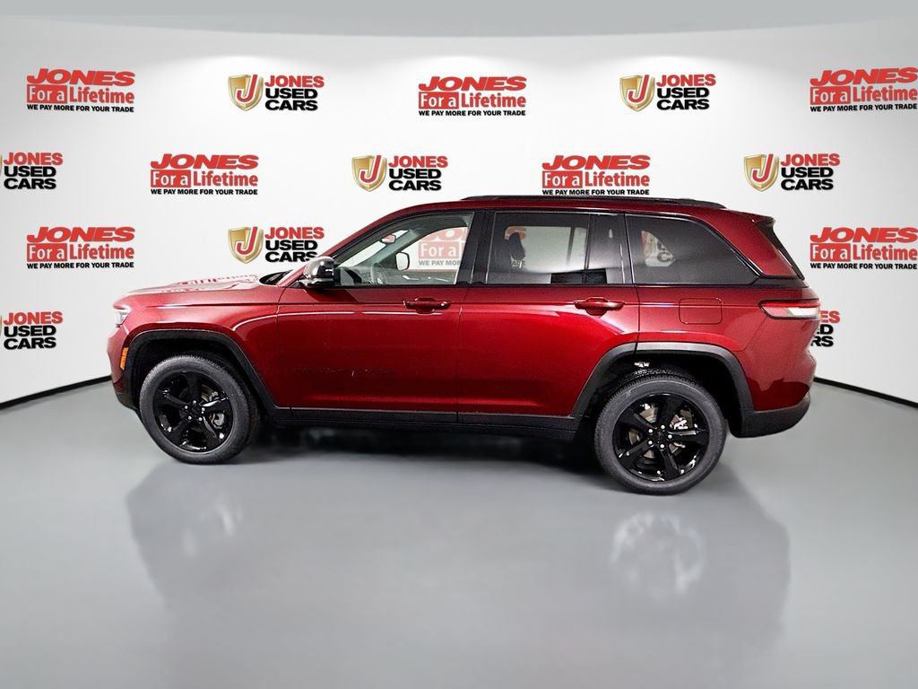 Used 2023 Jeep Grand Cherokee Altitude AWD/4WD image 15