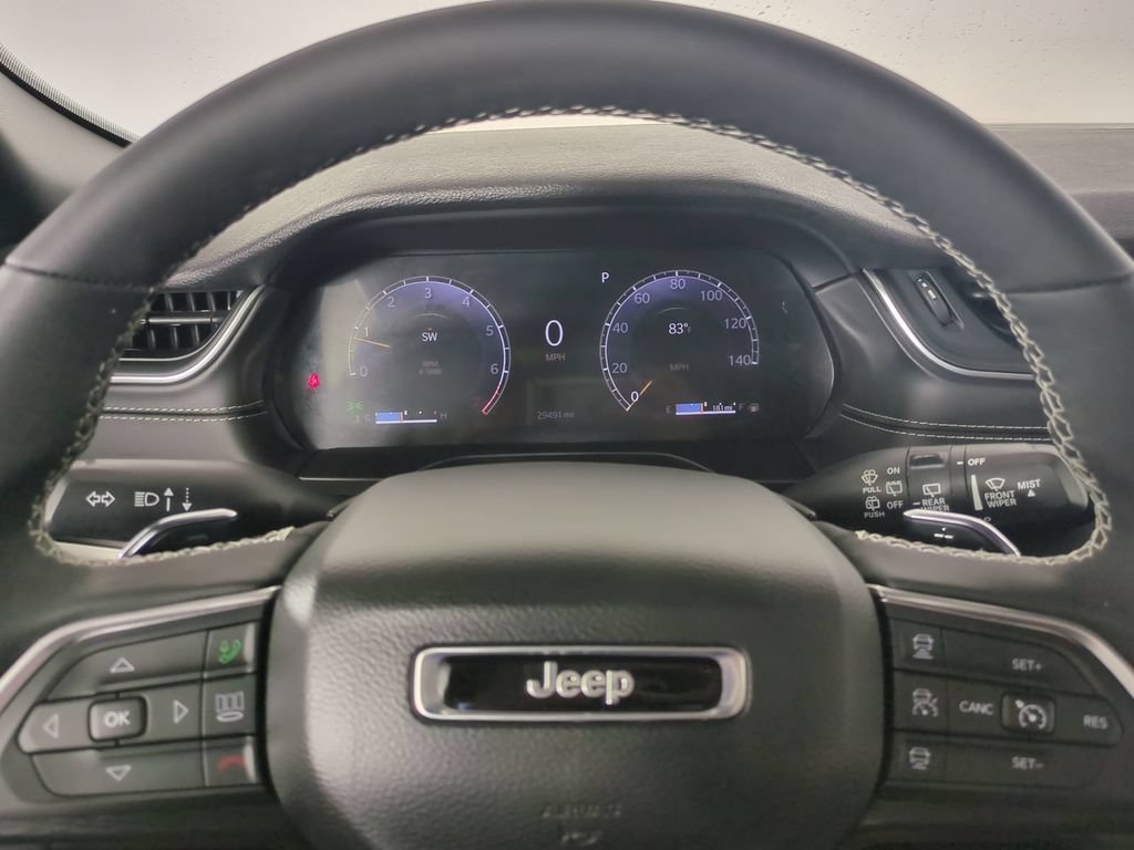 Used 2025 Jeep Grand Cherokee Laredo w/ Luxury Tech Group I AWD/4WD image 33