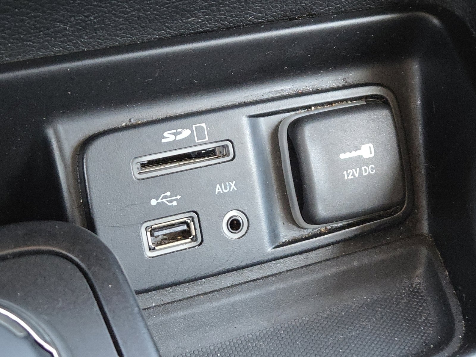 Used 2015 Jeep Cherokee Trailhawk image 6