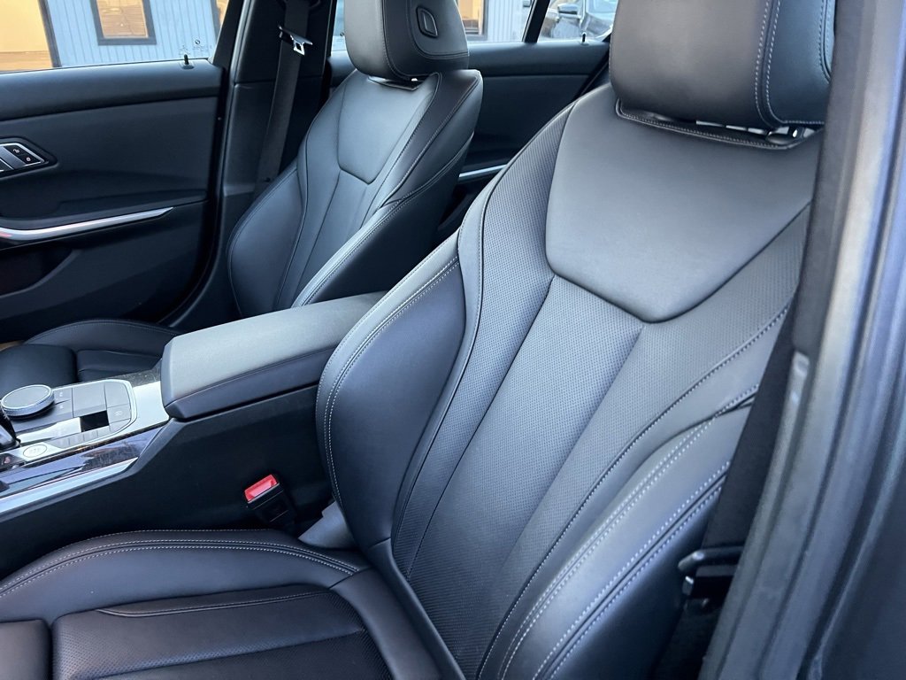 Used 2022 BMW 330i xDrive Sedan w/ Driving Assistance Package image 10