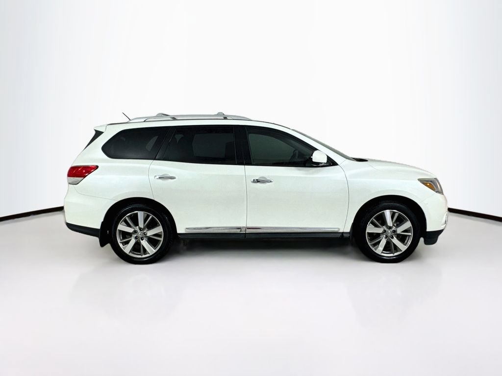 Used 2016 Nissan Pathfinder Platinum w/ Family Entertainment Package FWD image 9