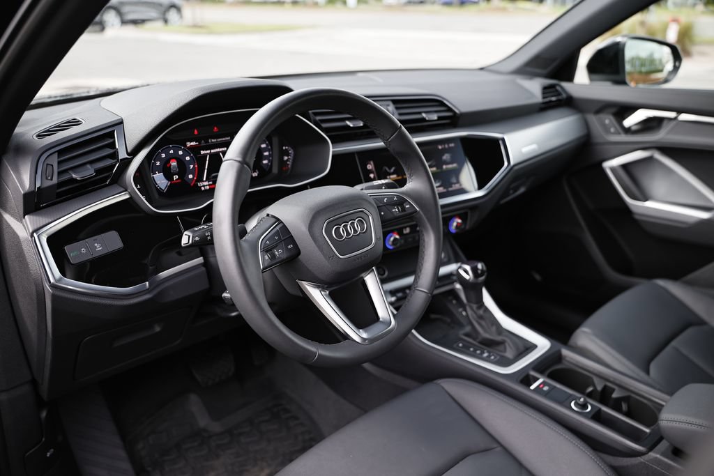 Used 2025 Audi Q3 2.0T Premium w/ Convenience Package AWD/4WD image 19