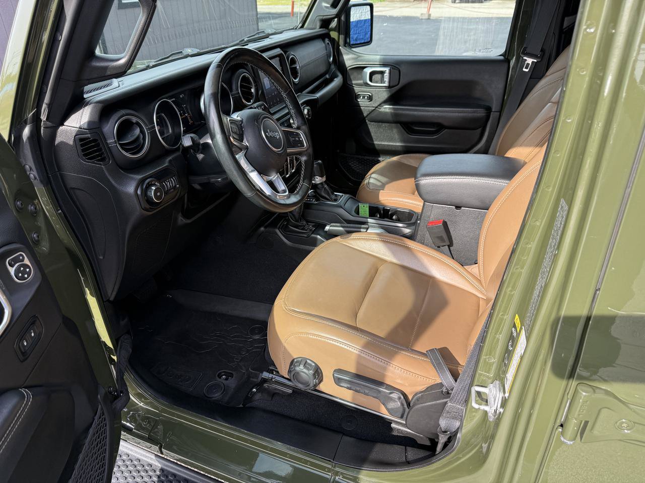 Used 2022 Jeep Wrangler Unlimited Sahara w/ Cold Weather Group AWD/4WD image 7