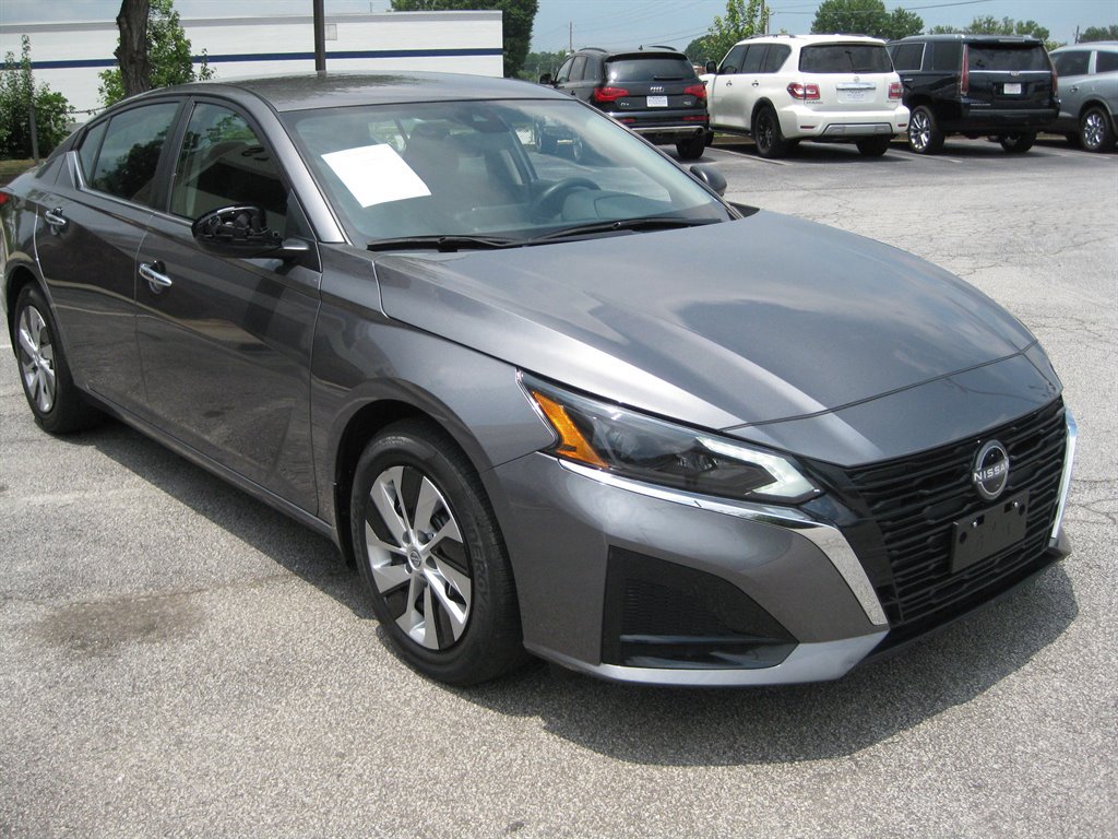 Used 2025 Nissan Altima 2.5 S FWD image 4