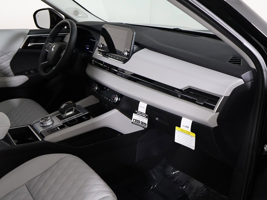 New 2025 Mitsubishi Outlander SEL image 30