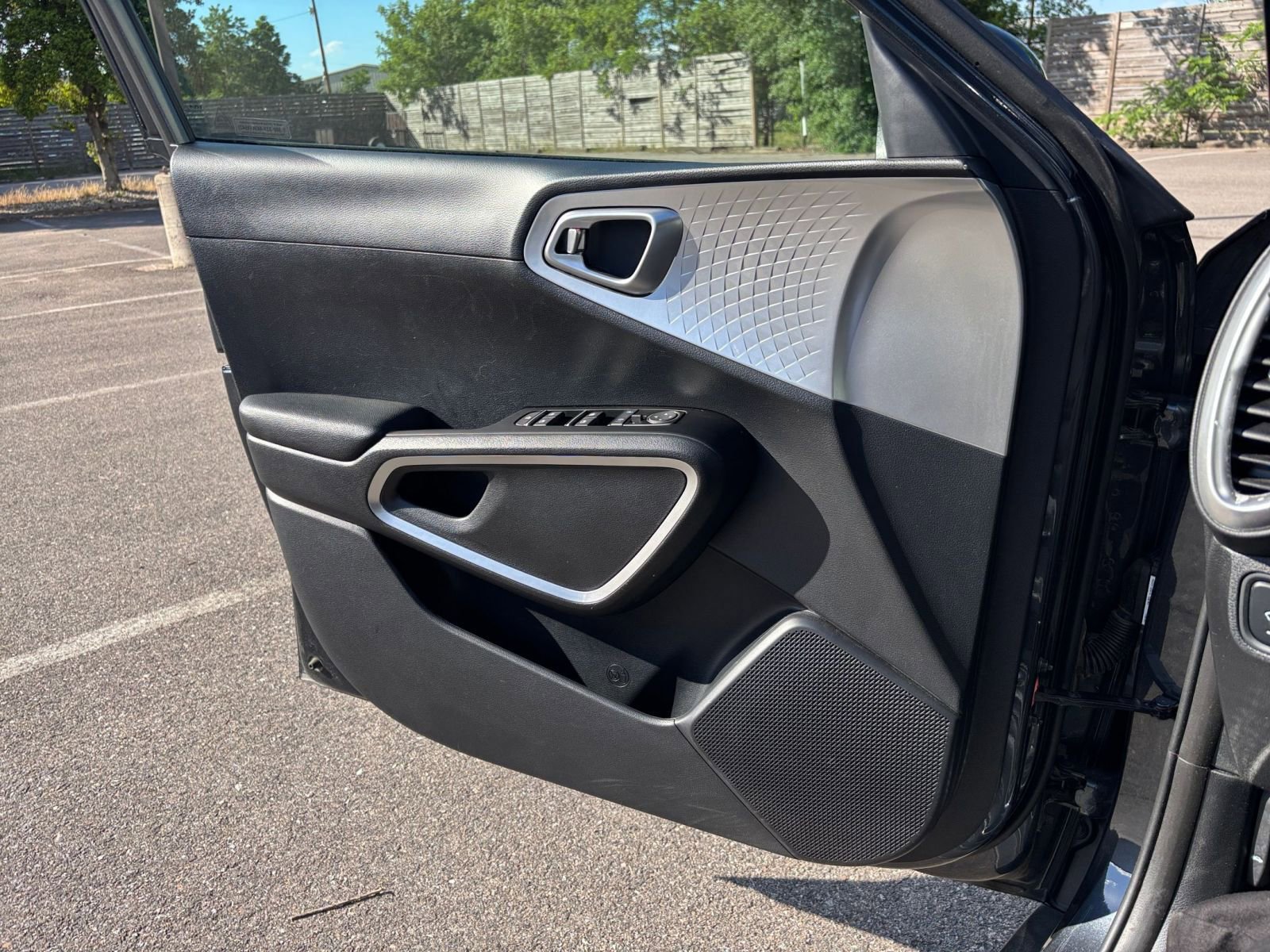 Used 2025 Kia Soul LX w/ LX Technology Package FWD image 18