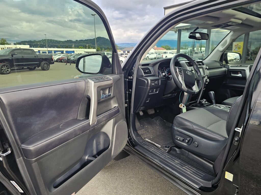 Used 2018 Toyota 4Runner SR5 Premium AWD/4WD image 19