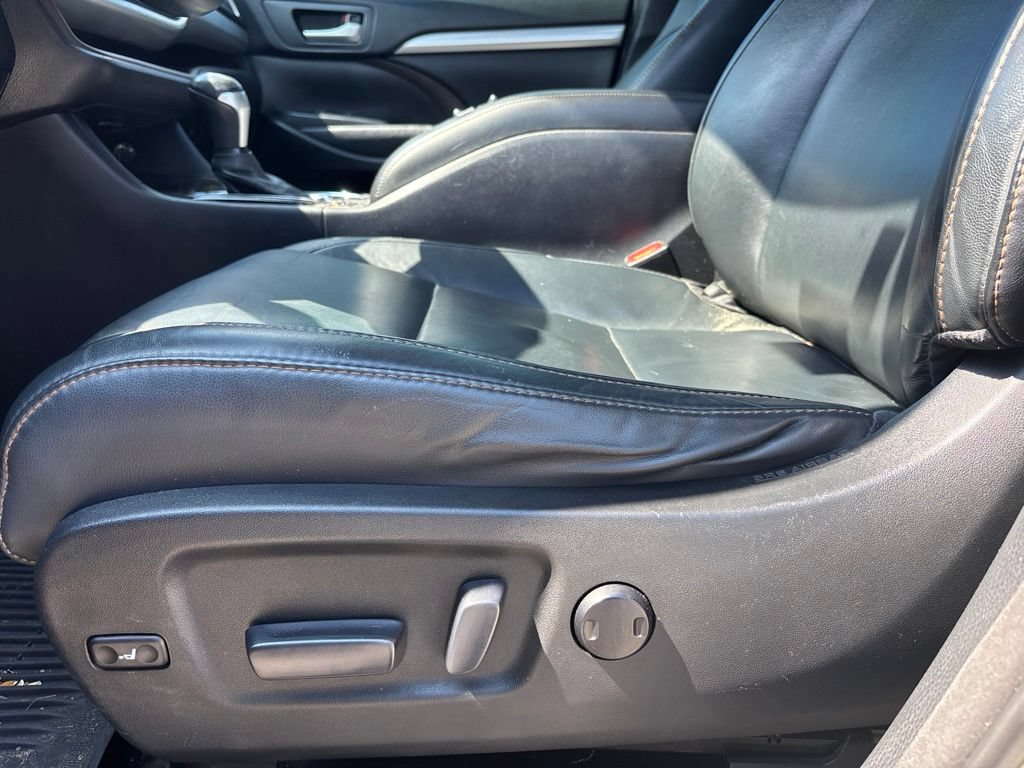 Used 2016 Toyota Highlander XLE AWD/4WD image 18