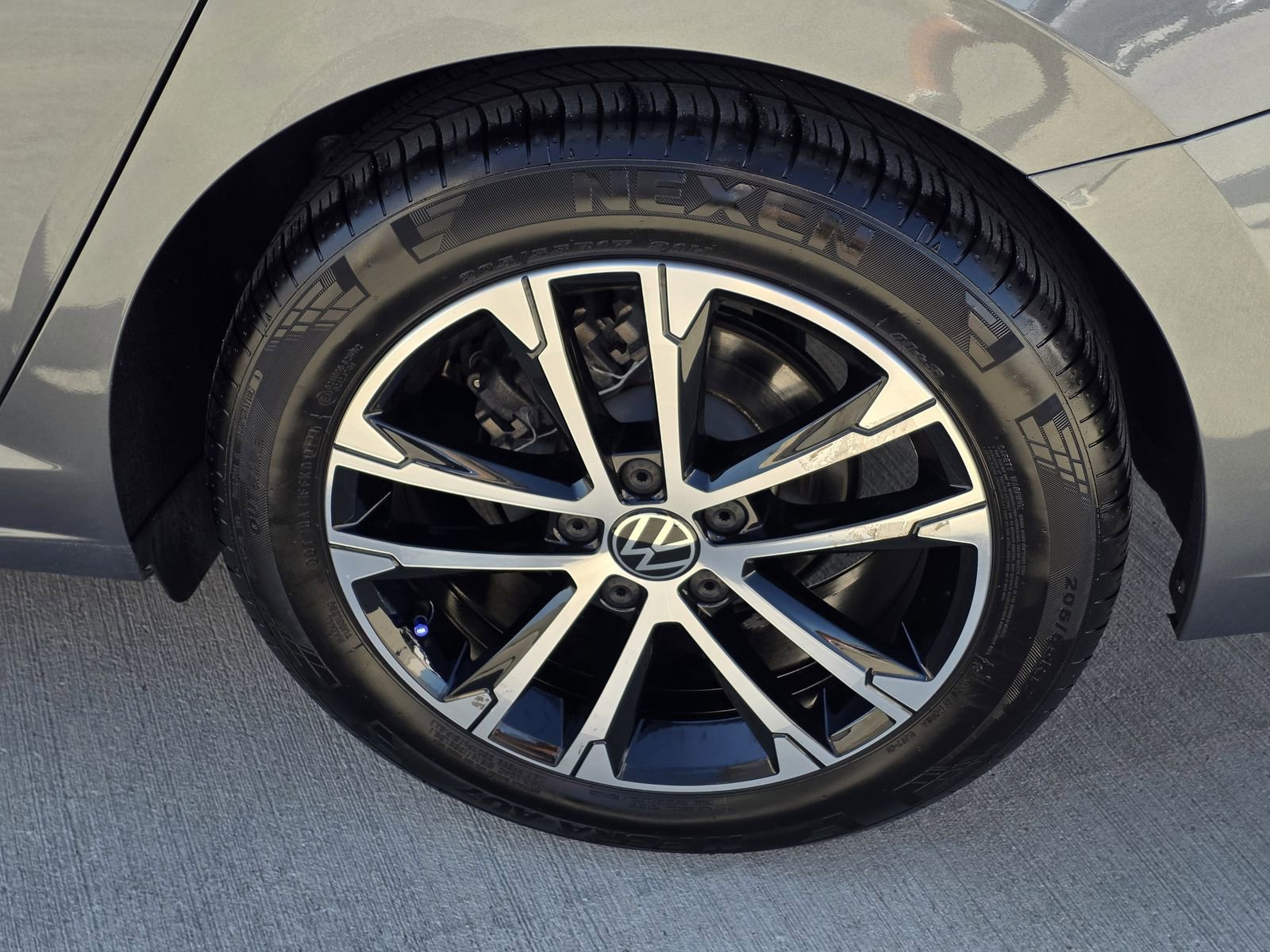 Used 2024 Volkswagen Jetta Sport image 9