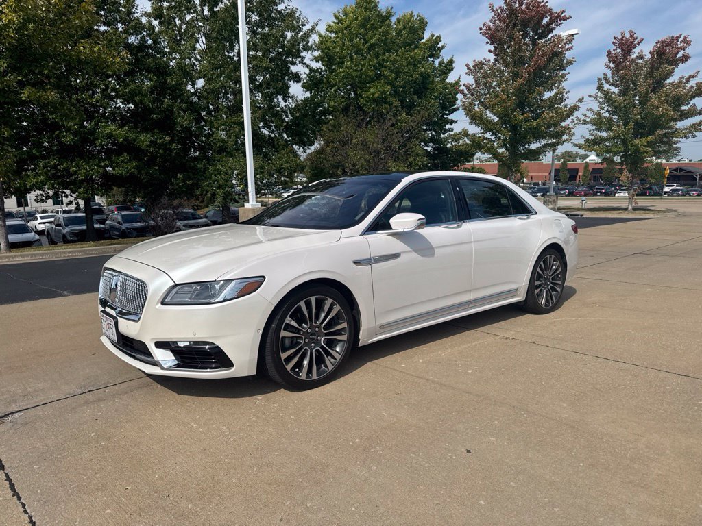 Used 2018 Lincoln Continental Select AWD/4WD image 2