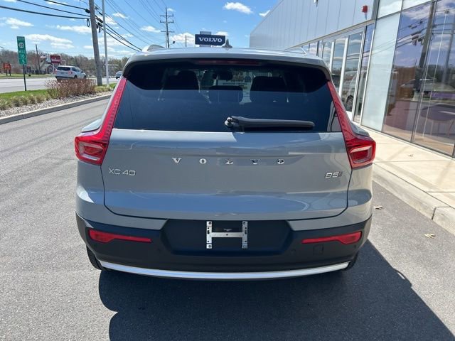 Used 2025 Volvo XC40 B5 Core AWD/4WD image 4