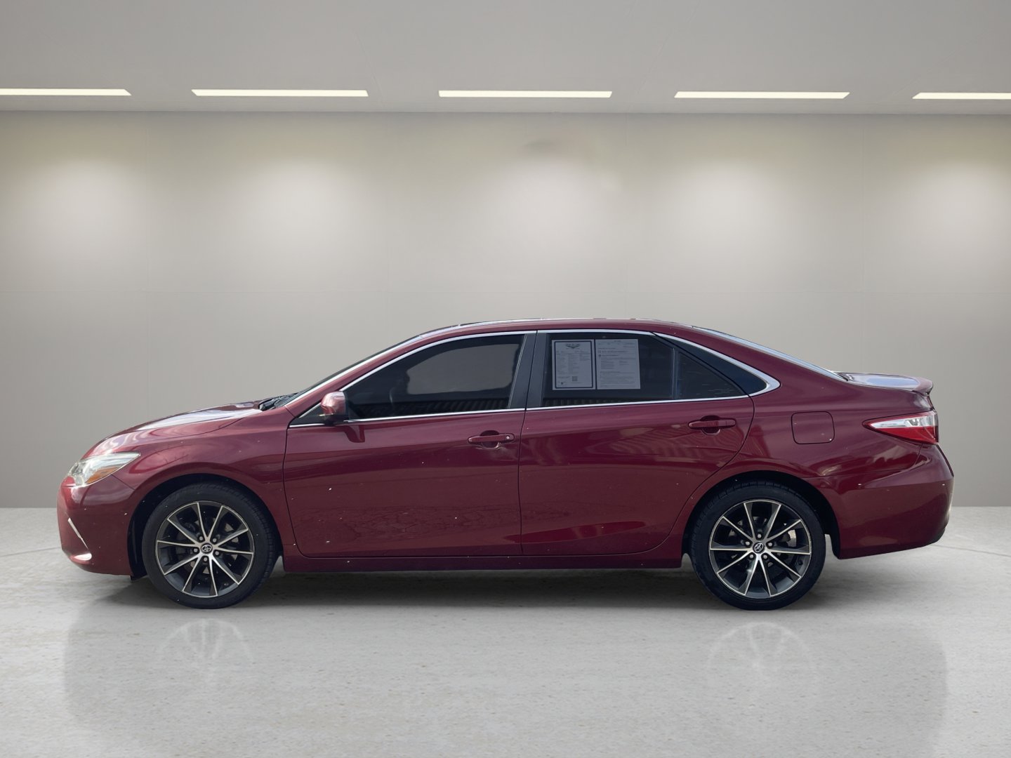 Used 2015 Toyota Camry XSE image 6