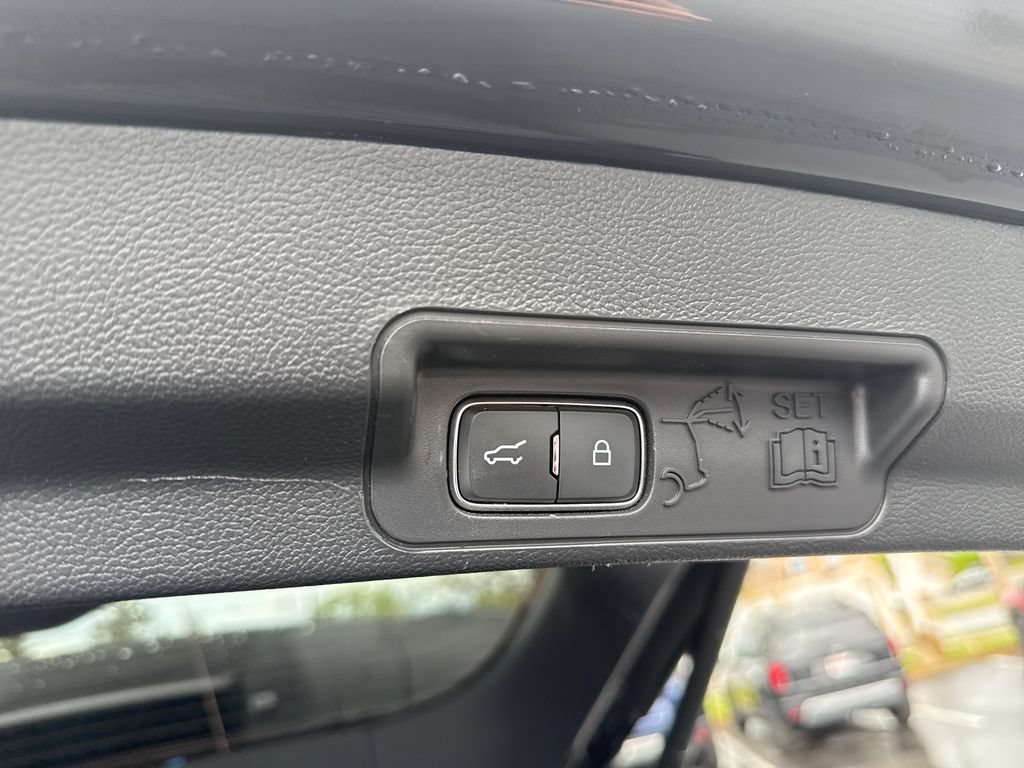 Used 2025 Ford Explorer ST-Line w/ ST-Line Street Pack AWD/4WD image 46