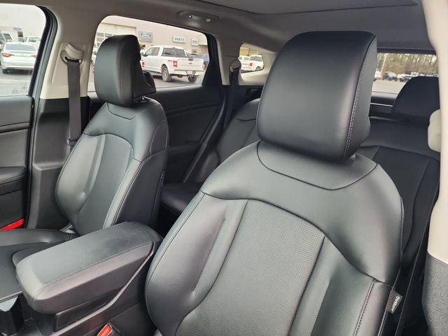 Used 2025 Kia Sportage EX w/ Premium Package image 12