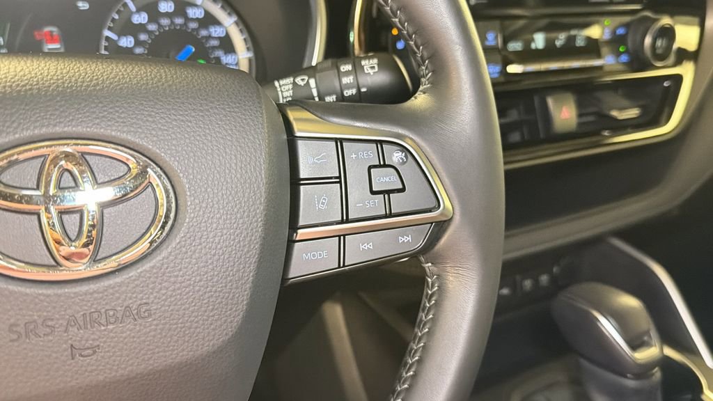 Used 2021 Toyota Highlander XLE image 31