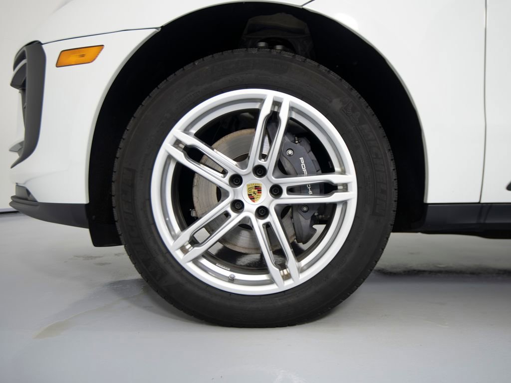Certified 2025 Porsche Macan image 15
