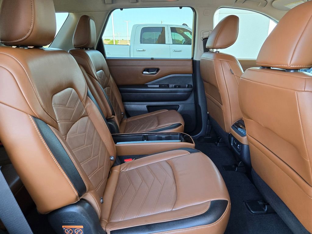 Used 2022 Nissan Pathfinder Platinum w/ Cargo Package image 24