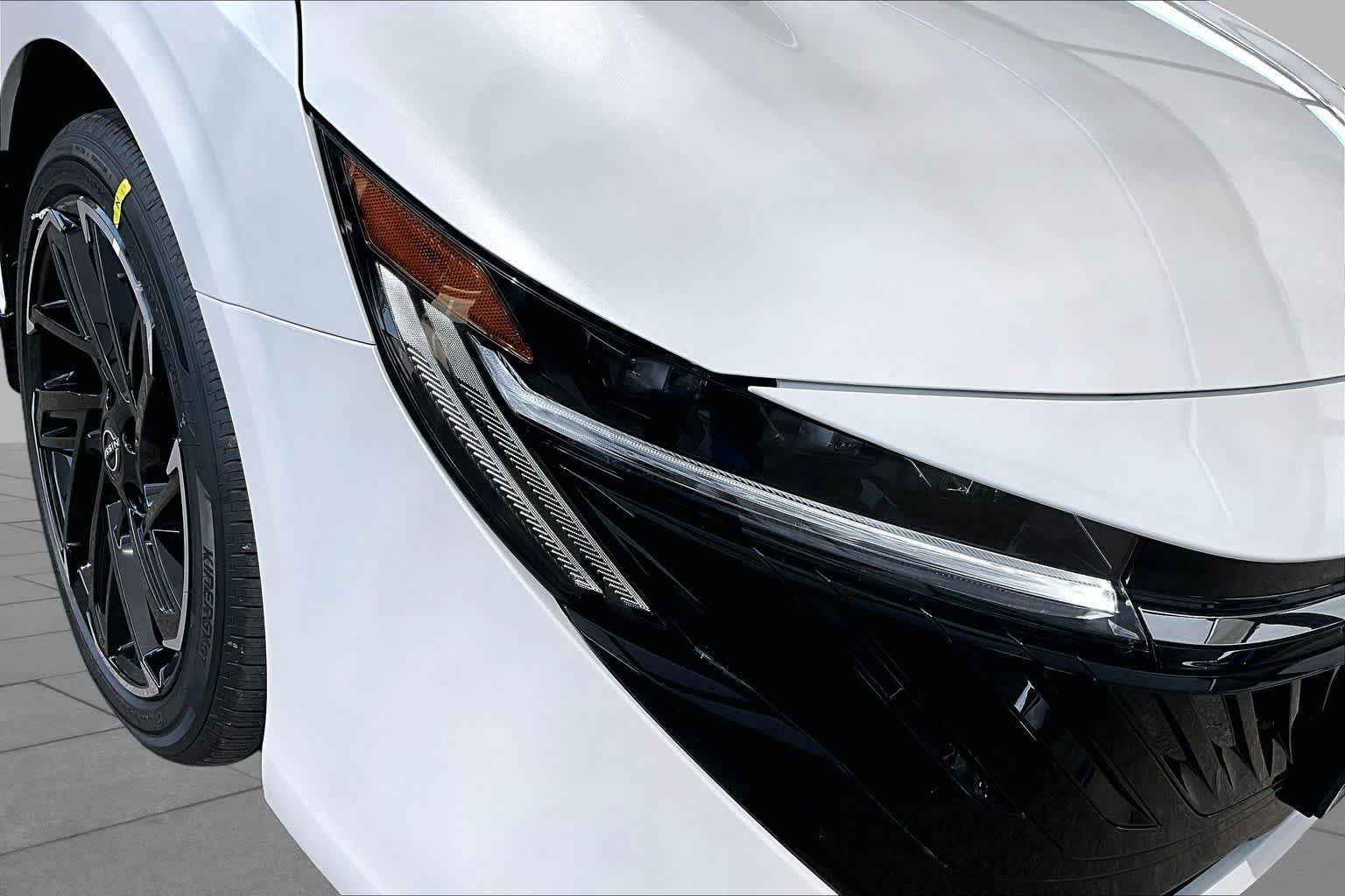 New 2026 Nissan Sentra SR FWD image 18