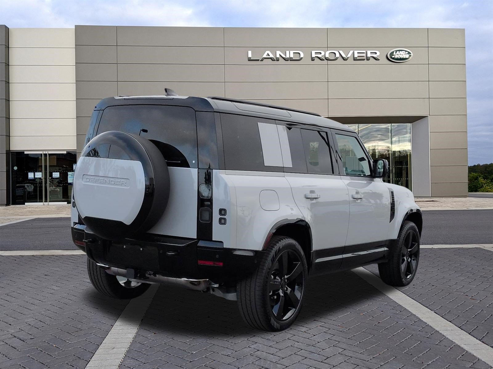 New 2026 Land Rover Defender 110 X-Dynamic SE AWD/4WD image 5