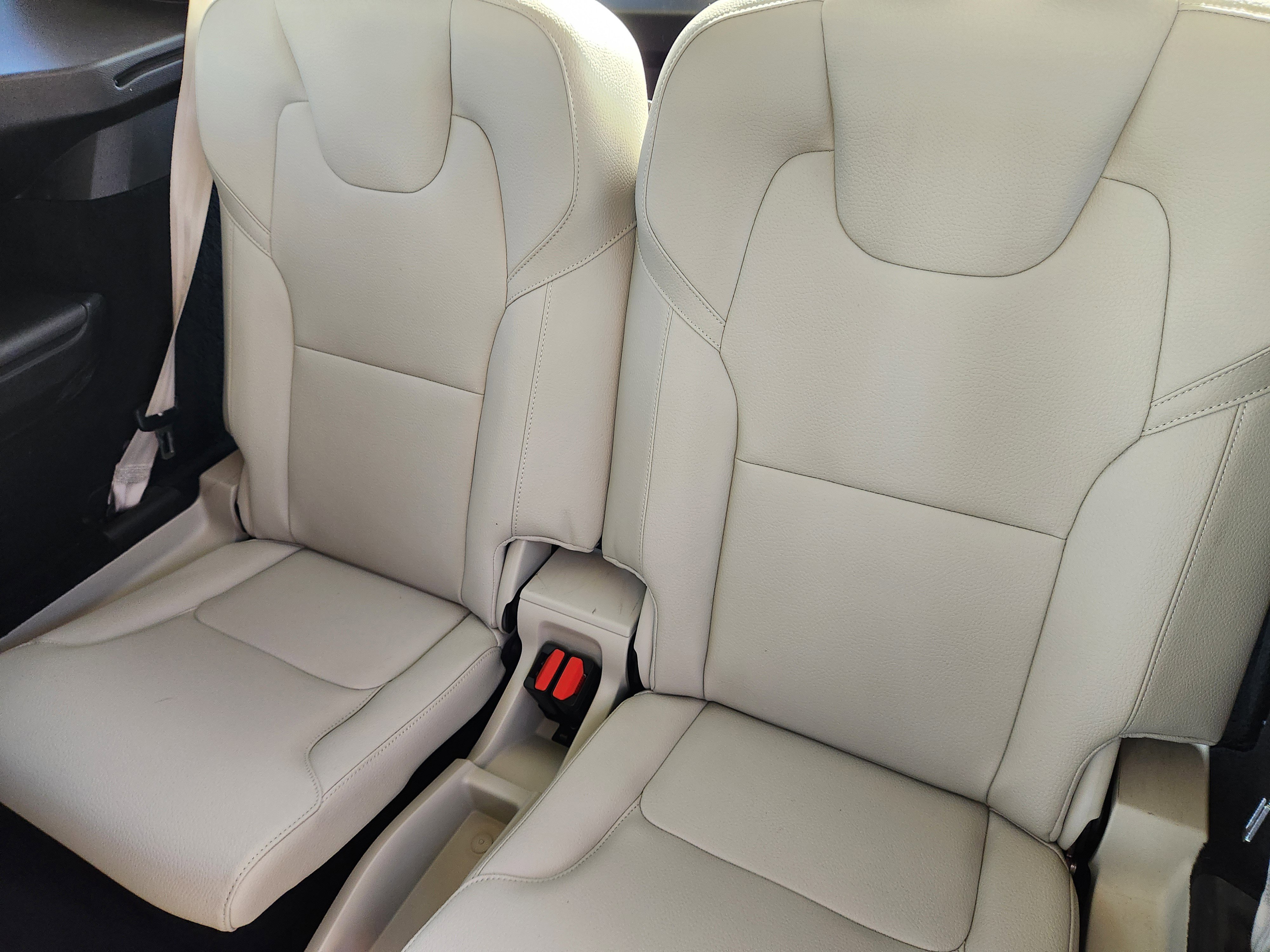 Used 2017 Volvo XC90 T6 Momentum w/ Vision Package image 38