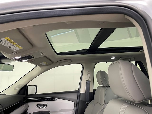 Certified 2025 Honda Pilot Touring image 18