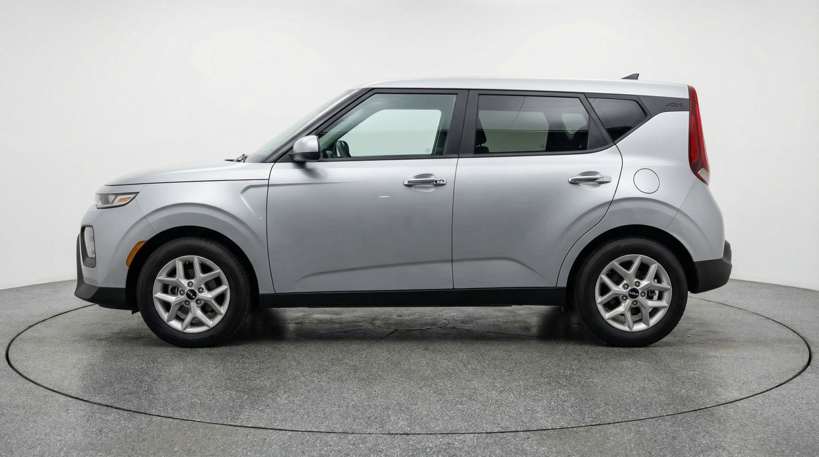 Used 2025 Kia Soul LX w/ LX Technology Package FWD image 5