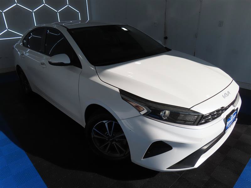 Used 2023 Kia Forte LXS w/ LXS Technology Package FWD image 5