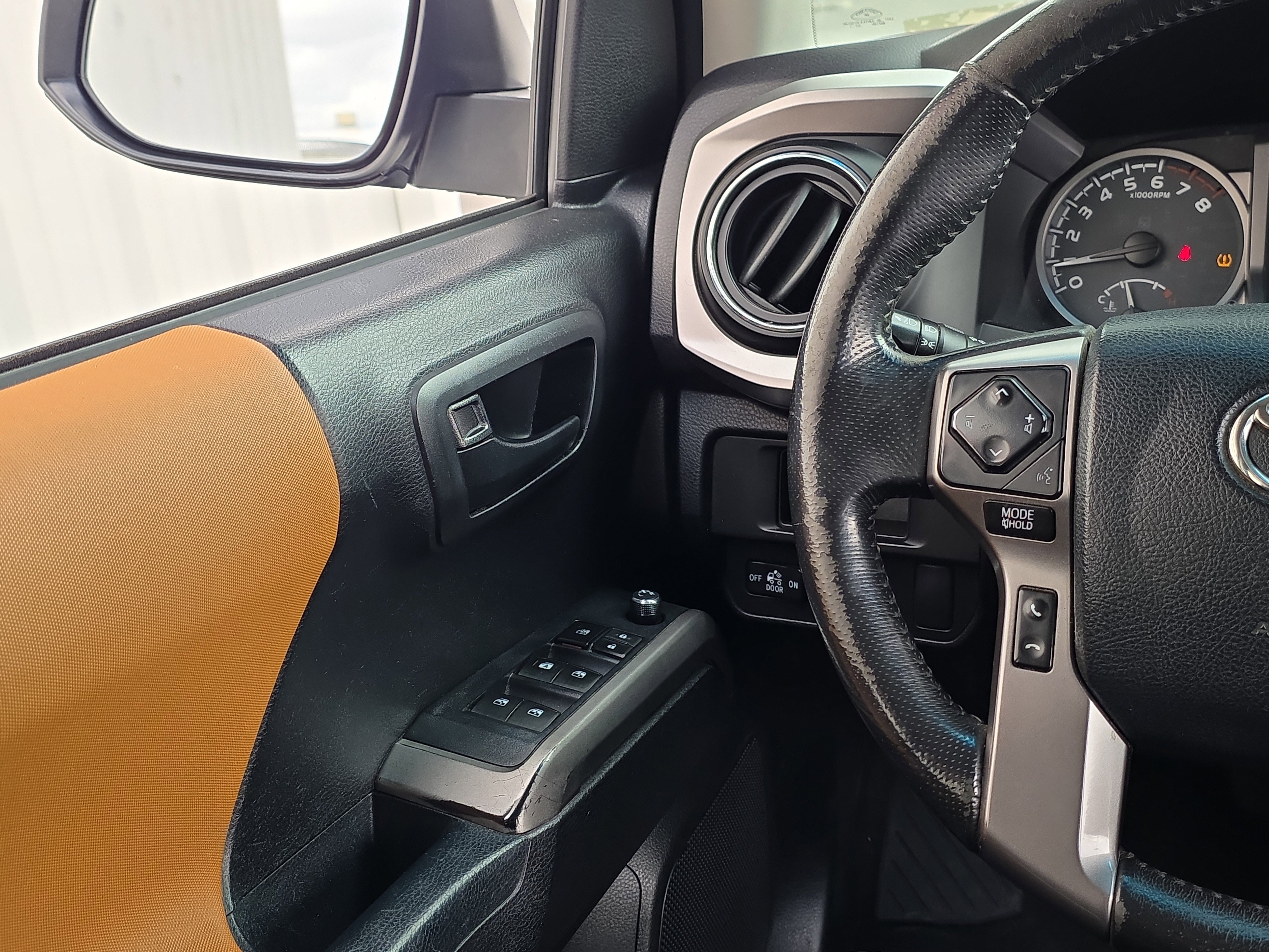 Used 2017 Toyota Tacoma SR5 w/ Tow Package image 26