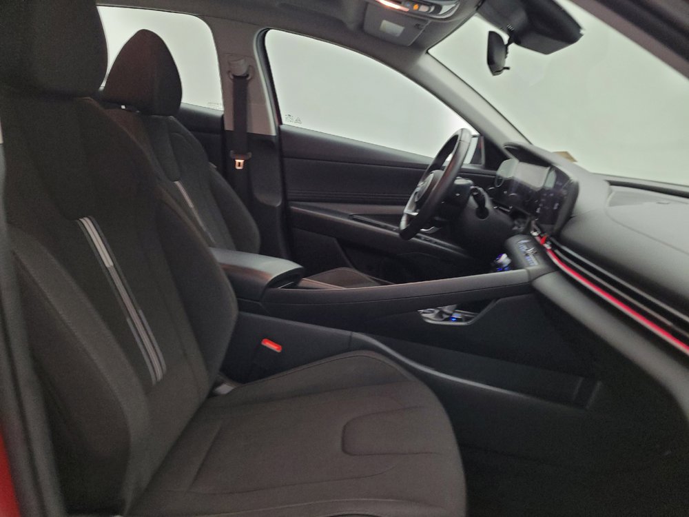 Used 2025 Hyundai Elantra SEL FWD image 21