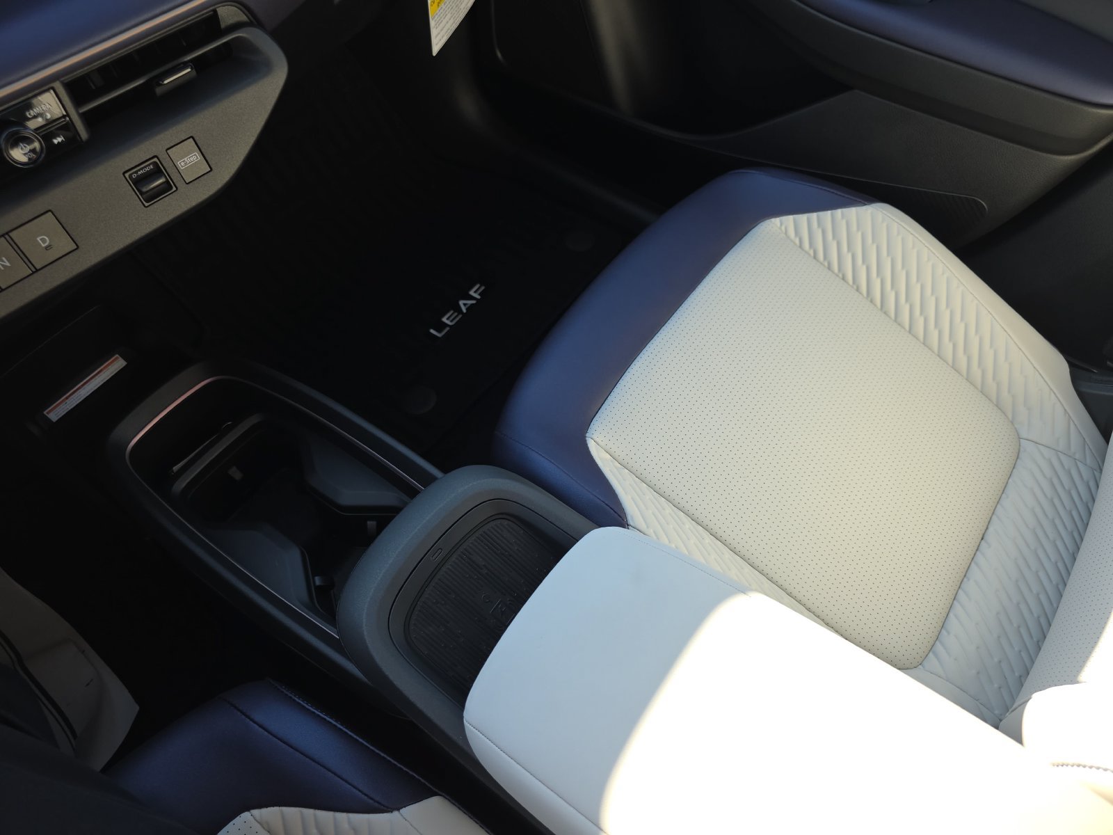 New 2026 Nissan Leaf Platinum+ w/ Illuminated Package FWD image 24