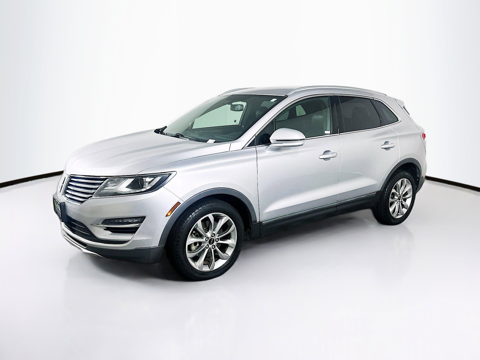 Used 2017 Lincoln MKC Select w/ Select Plus Package FWD image 4