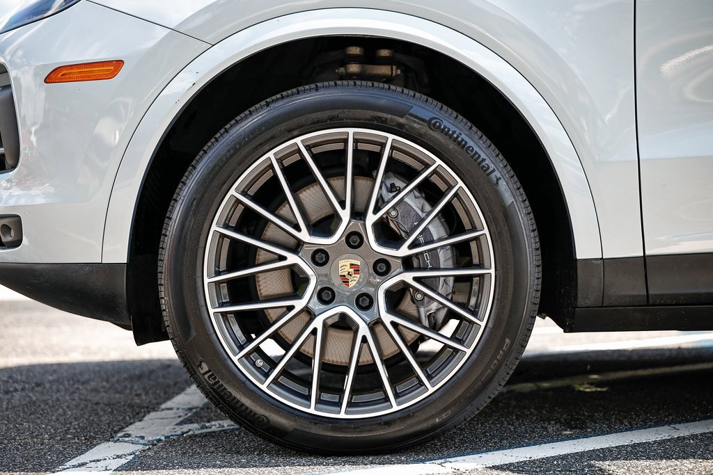 Used 2022 Porsche Cayenne Platinum Edition image 12
