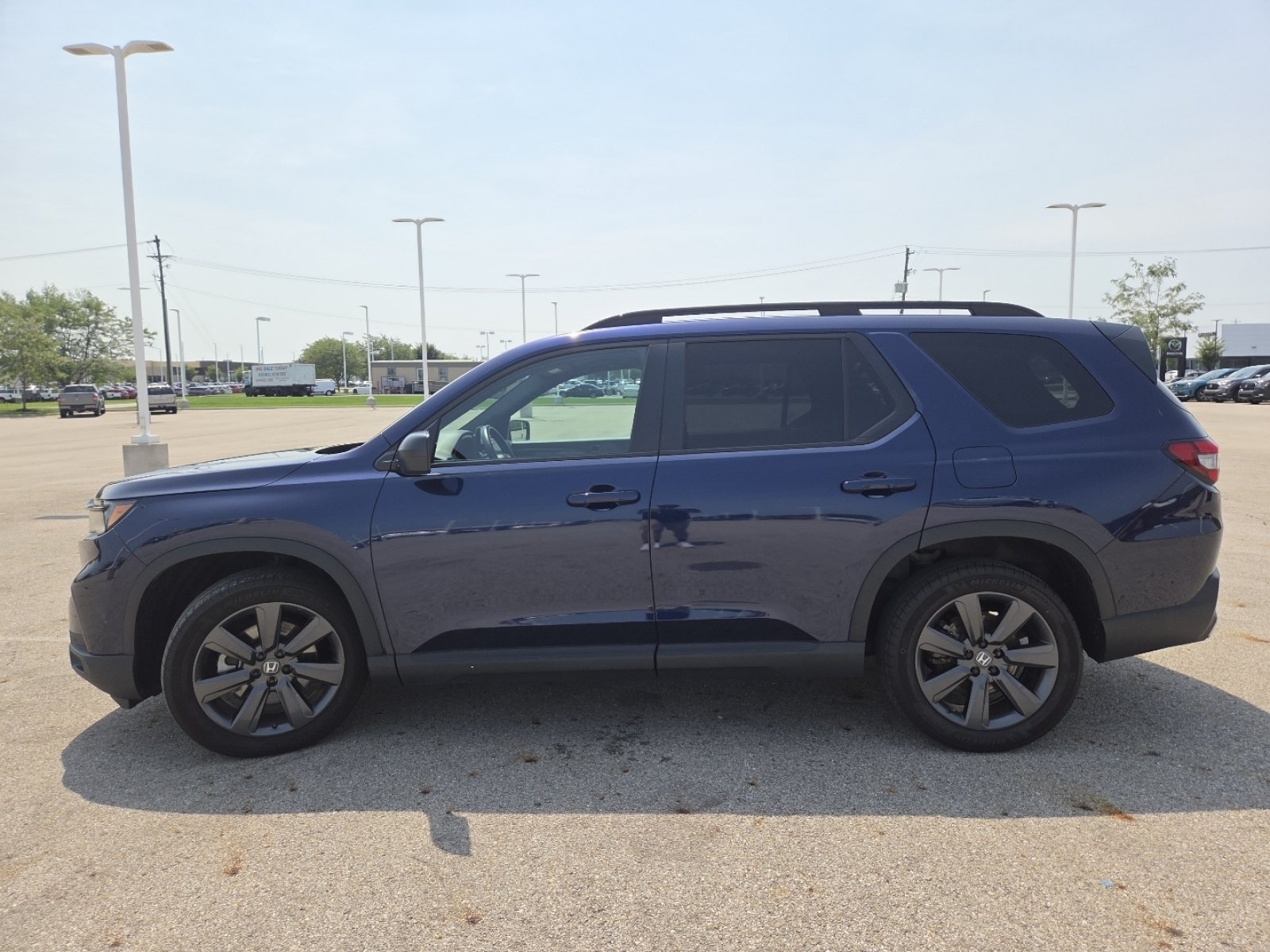 Used 2025 Honda Pilot Sport image 14