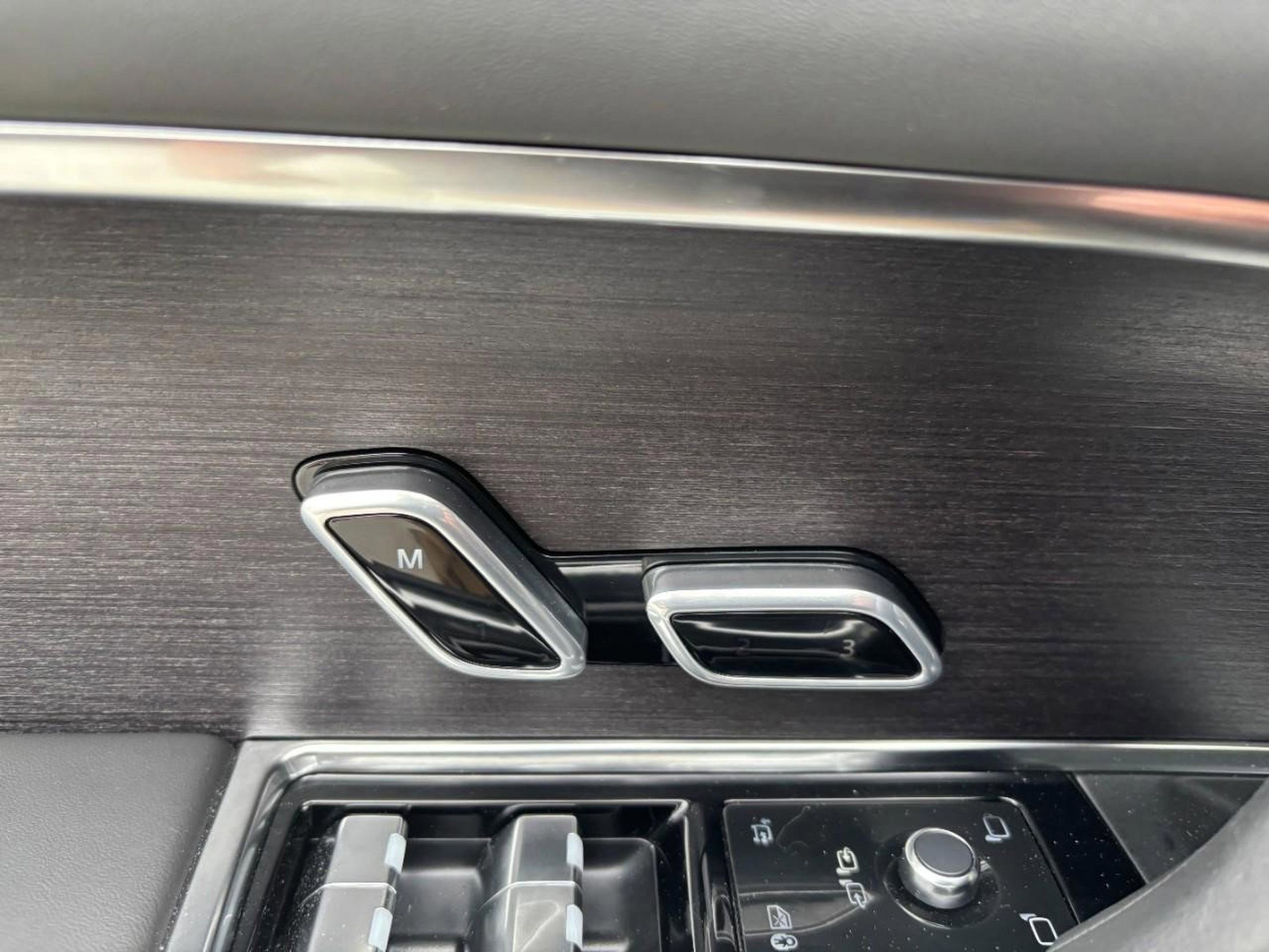 New 2025 Land Rover Range Rover SE image 33