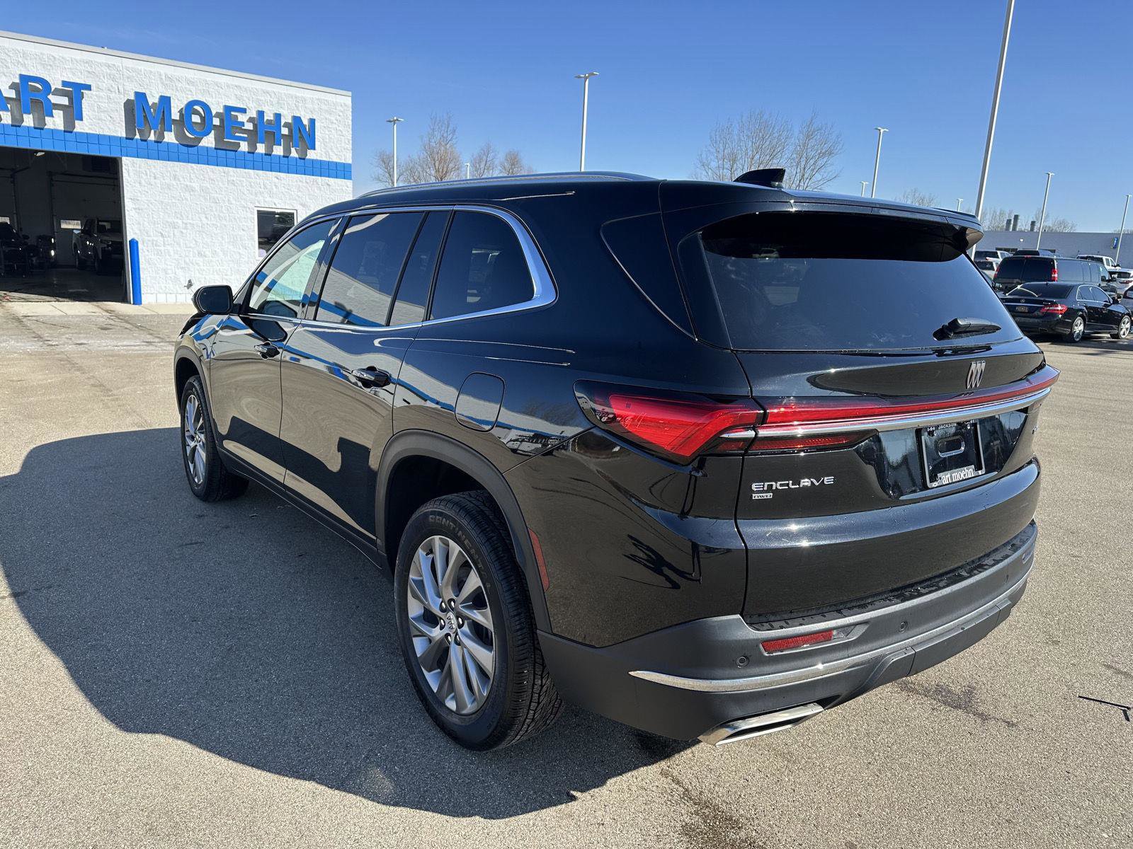 Used 2025 Buick Enclave Preferred image 3