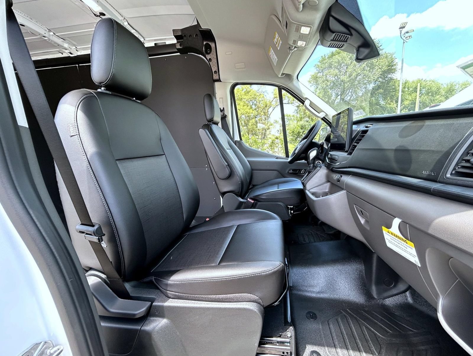 New 2026 Ford Transit 250 148 Medium Roof w/ Load Area Protection Package RWD image 14