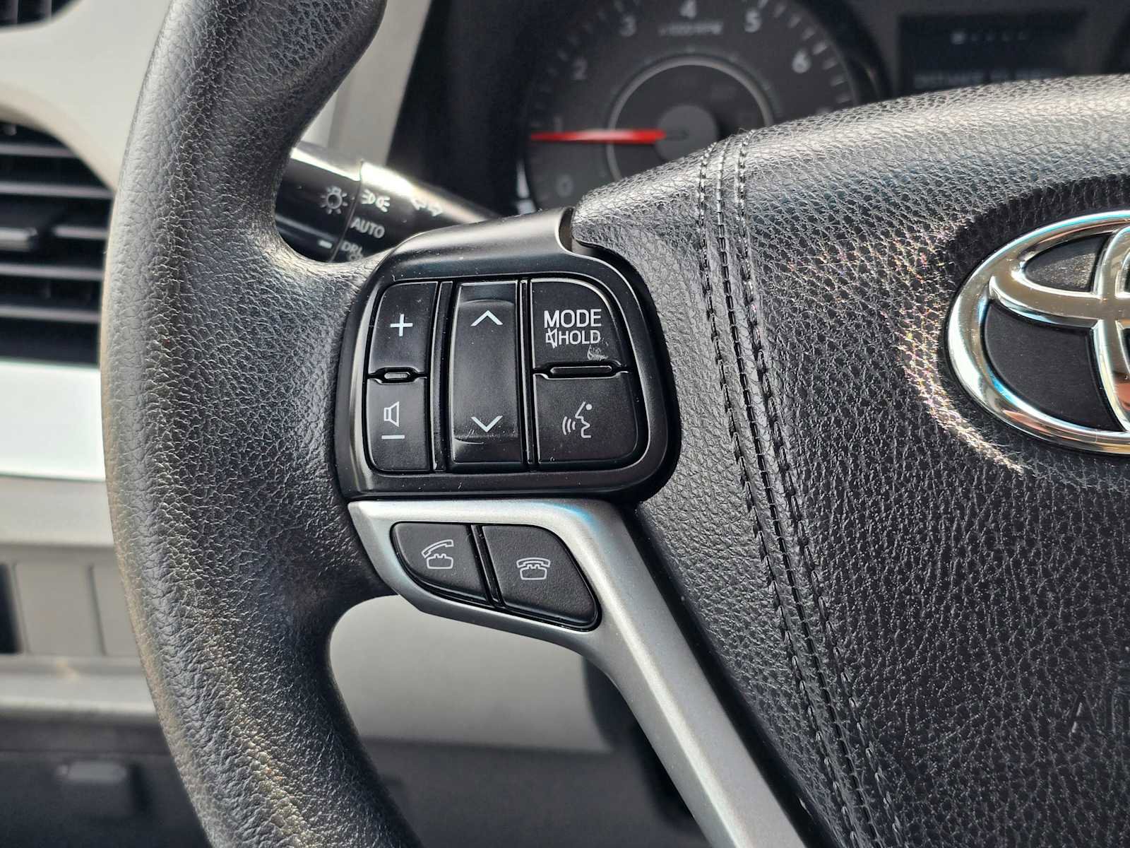 Used 2017 Toyota Sienna L FWD image 31