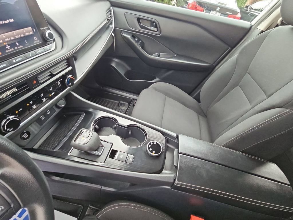 Used 2025 Nissan Rogue S image 18