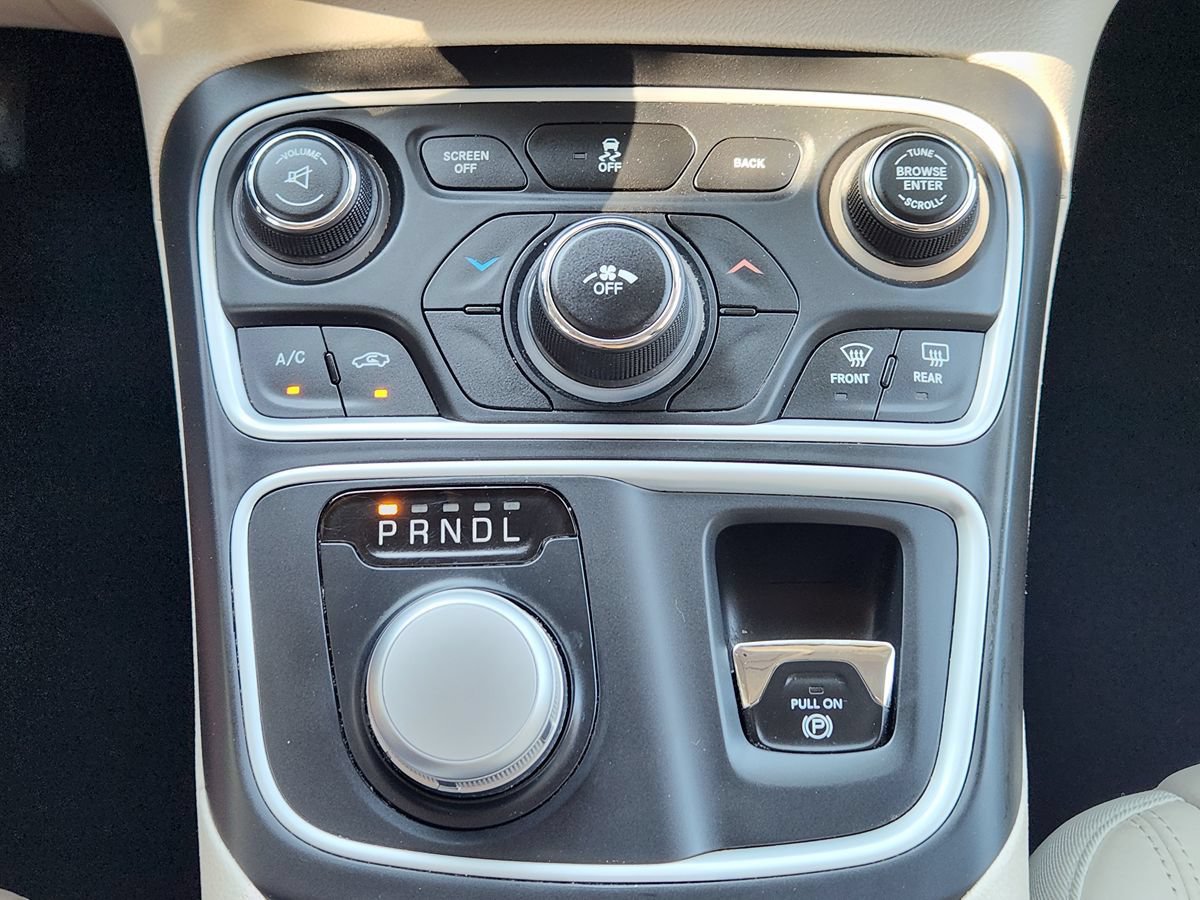 Used 2017 Chrysler 200 Limited Platinum FWD image 37