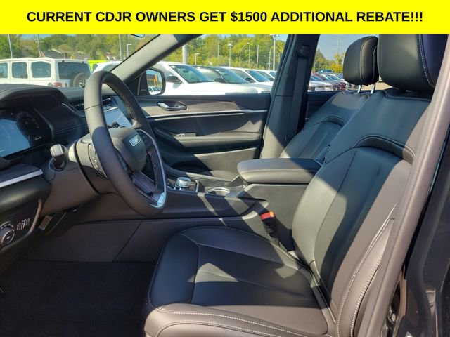 New 2025 Jeep Grand Cherokee Limited w/ Black Appearance Package image 16