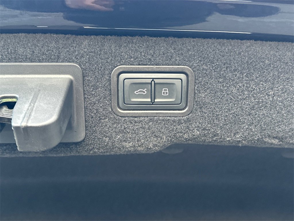 Used 2019 Audi A8 L 3.0T w/ Executive Package image 17