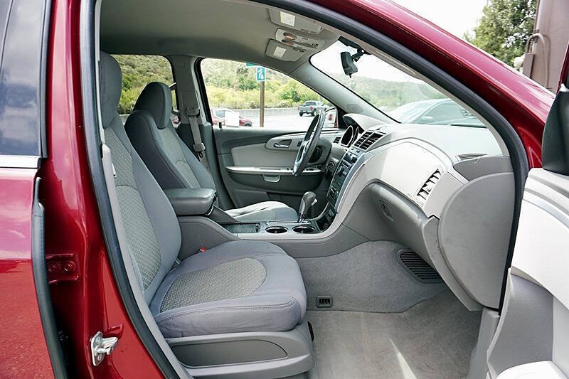 Used 2011 Chevrolet Traverse LT w/ Personal Connectivity Package AWD/4WD image 11